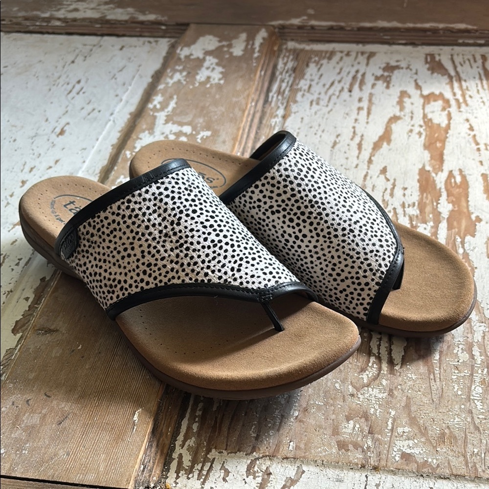 Taos Footwear Black and White Slide Sandals